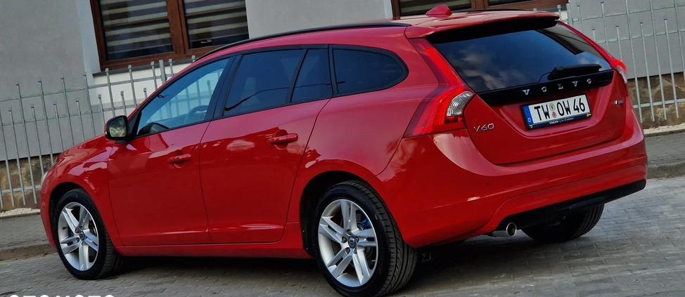 Volvo V60 cena 44700 przebieg: 221000, rok produkcji 2014 z Pionki małe 562